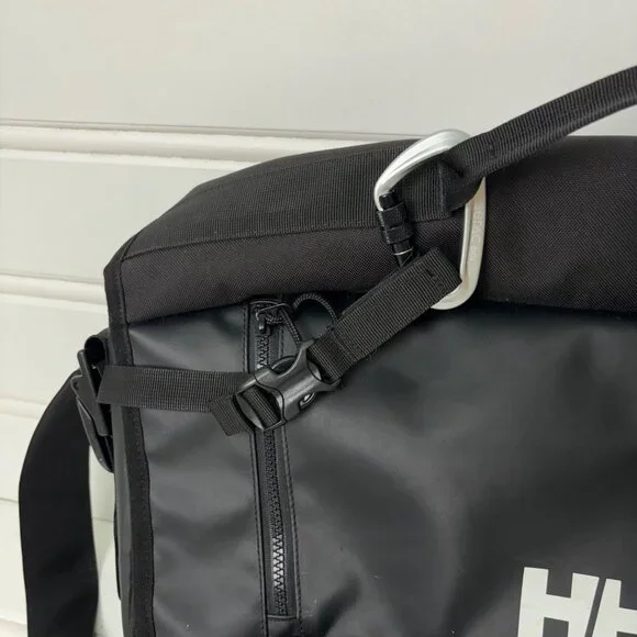 Helly Hansen Black Messenger Bag  Adjustable Shoulder Strap Broken Back Zipper - Picture 4 of 16